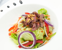 Image de F04 Grande salade Thaï au boeuf micuit 